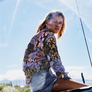 Zara blouse size : L